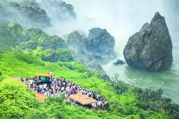 康养胜地 人文兴义 暑期旅游“热”力全开，提供景区游览服务